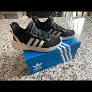 Adidas little kid U Path Run sneakers black & white 3 stripe gym shoes size 12